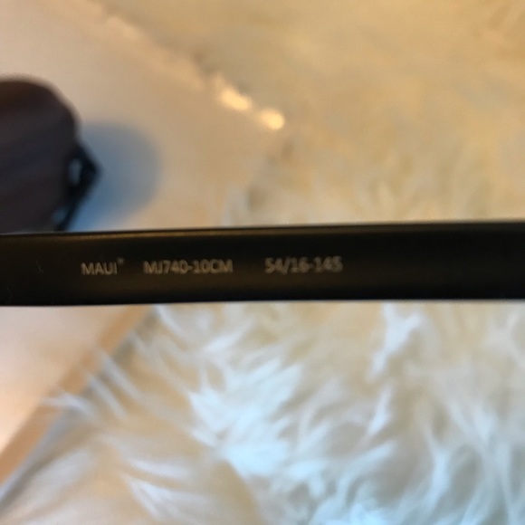 Maui Jim sunglasses - Picture 2 of 3